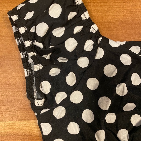 Retro Inspired Black and White Polka Off or On the Shoulder Dot Top - Picture 6 of 6